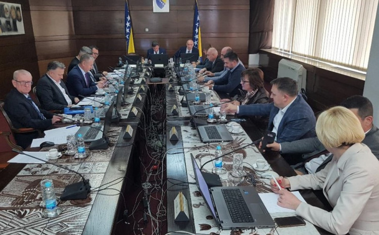 Vlada BiH - niža cijena plina u Federaciji za 9,6 posto – povećana najniža plata na 596 maraka